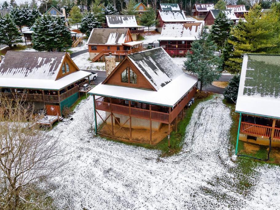 Cabin With New Hot Tub, Near Dollywood .2Bd.2Ba.Sleeps6.Bbq セバービル エクステリア 写真
