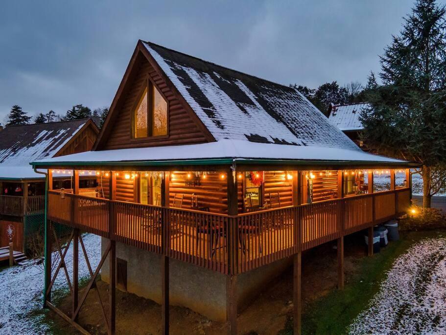Cabin With New Hot Tub, Near Dollywood .2Bd.2Ba.Sleeps6.Bbq セバービル エクステリア 写真